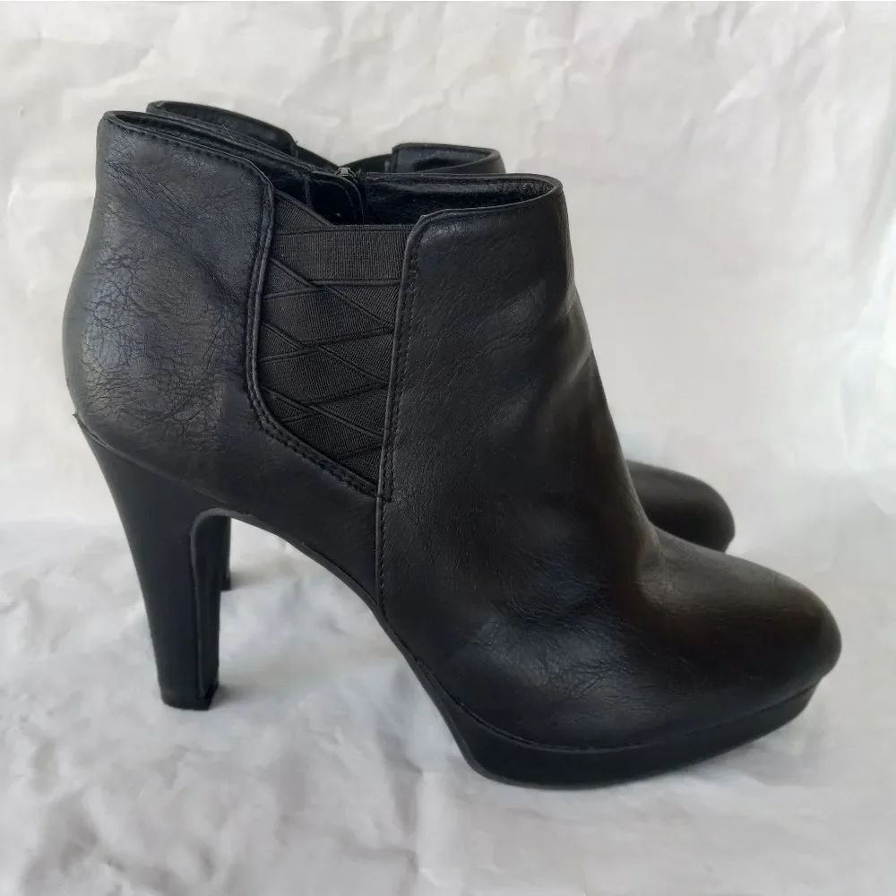Unlisted by Kenneth Cole Roun Faux Leather Bootie Size 9